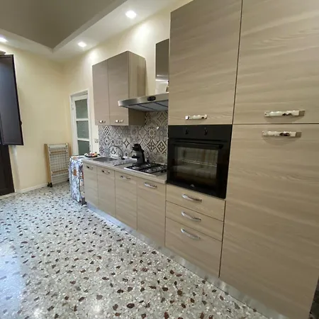 Апартаменты Il Palazzo Dei Normanni Мотта-Сант'Анастазия