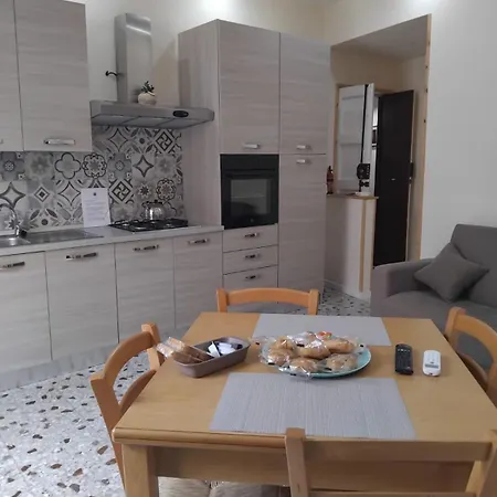 Il Palazzo Dei Normanni Мотта-Сант'Анастазия